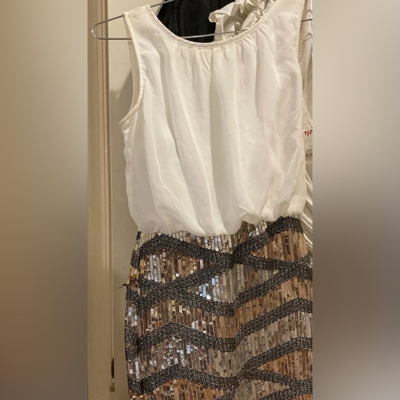 Ladies, sequence, and white mini - Picture 1 of 4